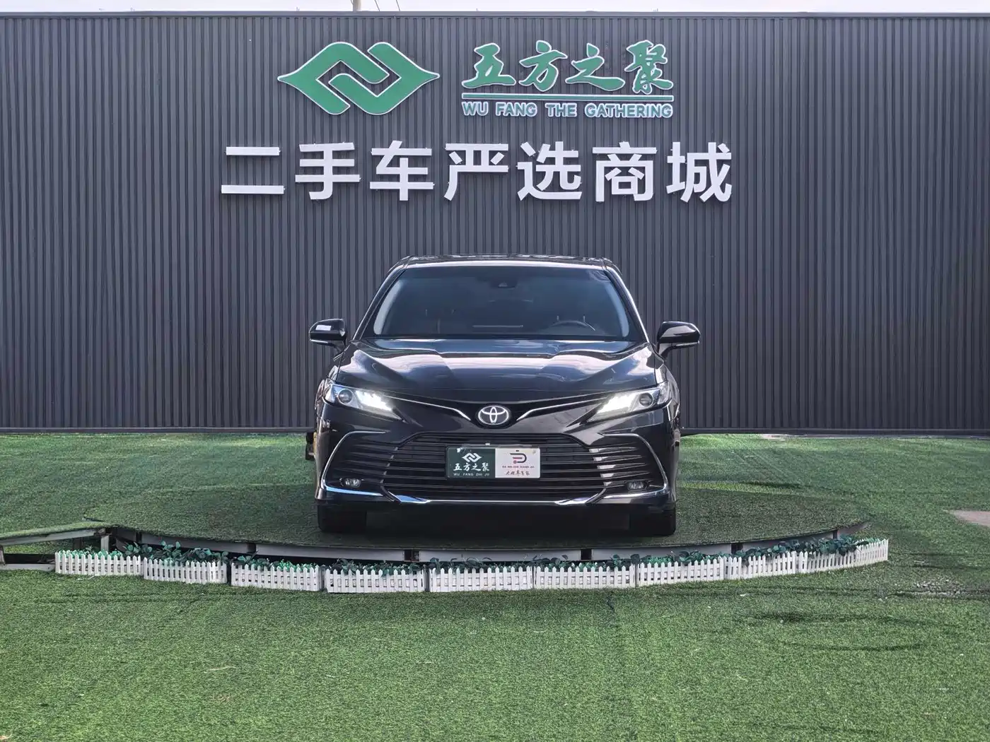 Фото 2 - Toyota Camry