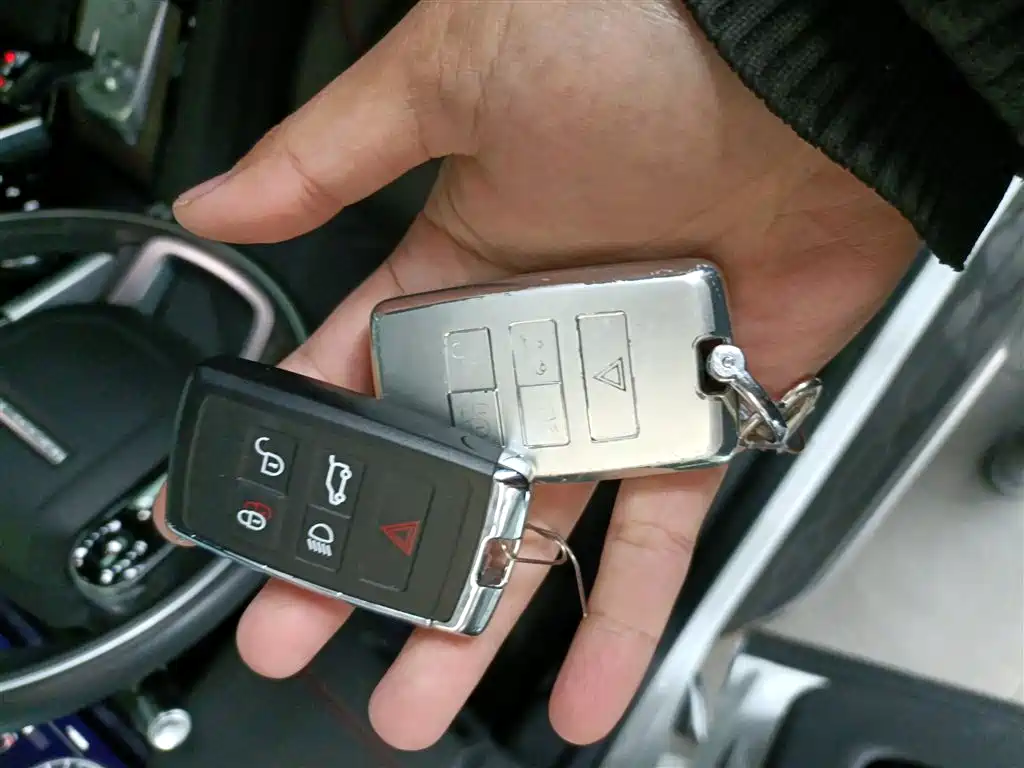 LAND ROVER DISCOVER SPORTS