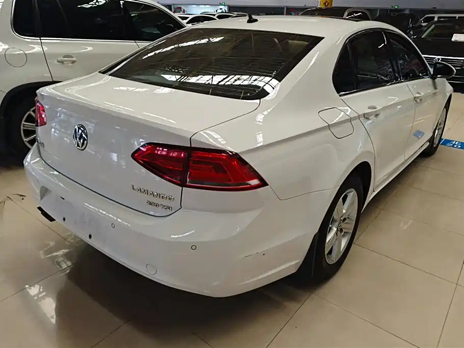 Volkswagen Lamando 2017 230TSI DSG Trend Edition фото 3