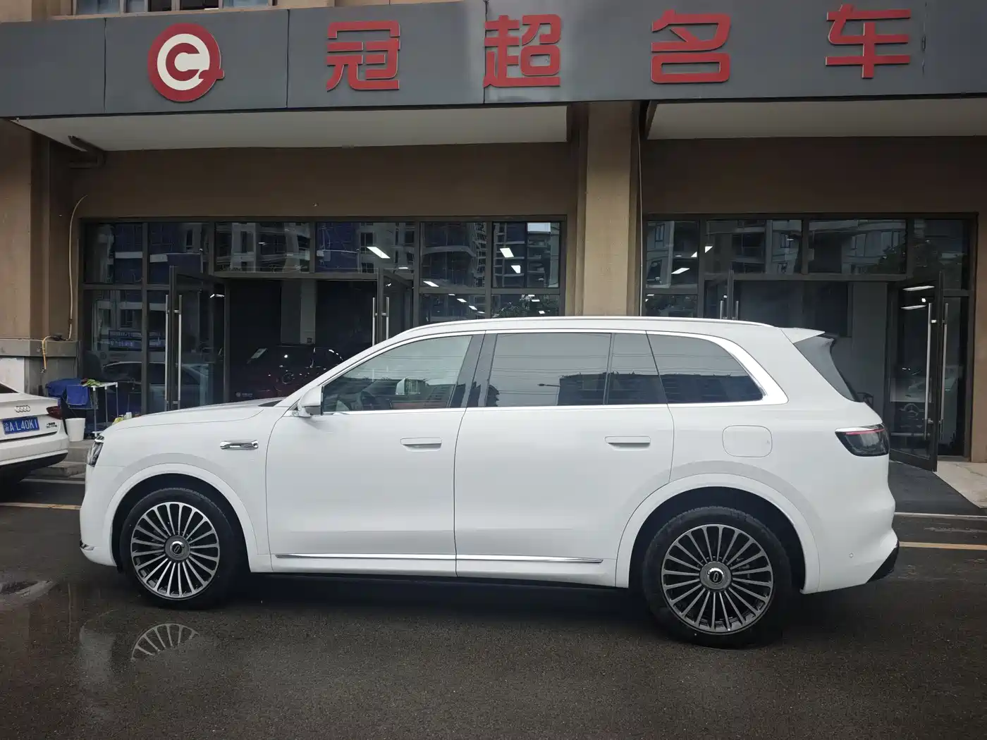 AITO Wenjie AITO M8 2025 Extended Range Ultra 53.4kWh 6-Seater фото 4