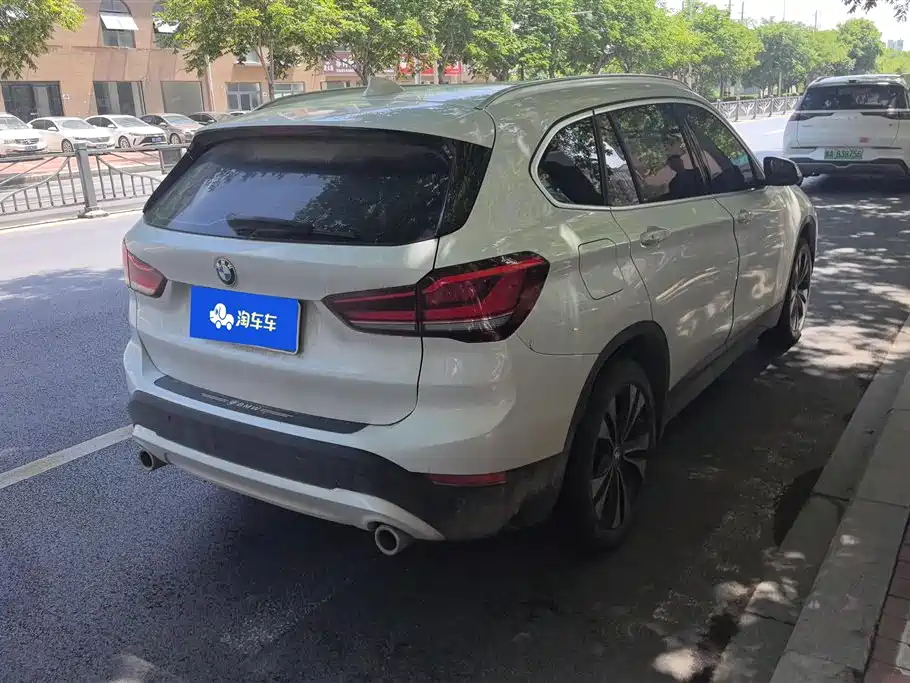 BMW X1 2021 sDrive20Li Fashion фото 3