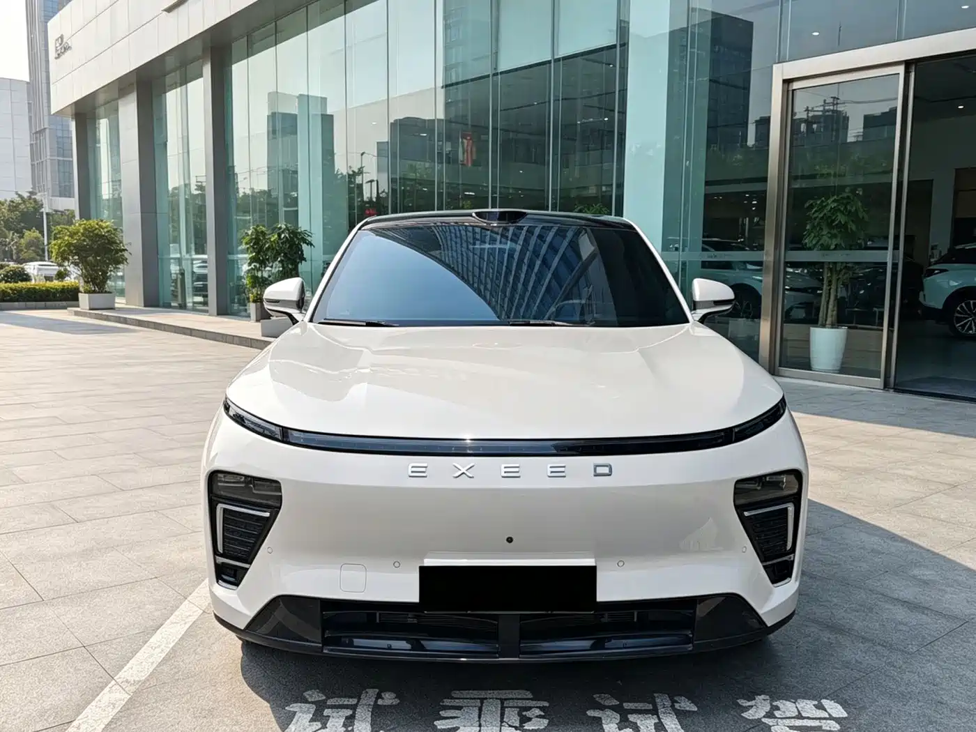 Exeed Exlantix ET 2024 2025 Pure Electric 655 Ultra 4WD Urban Assist