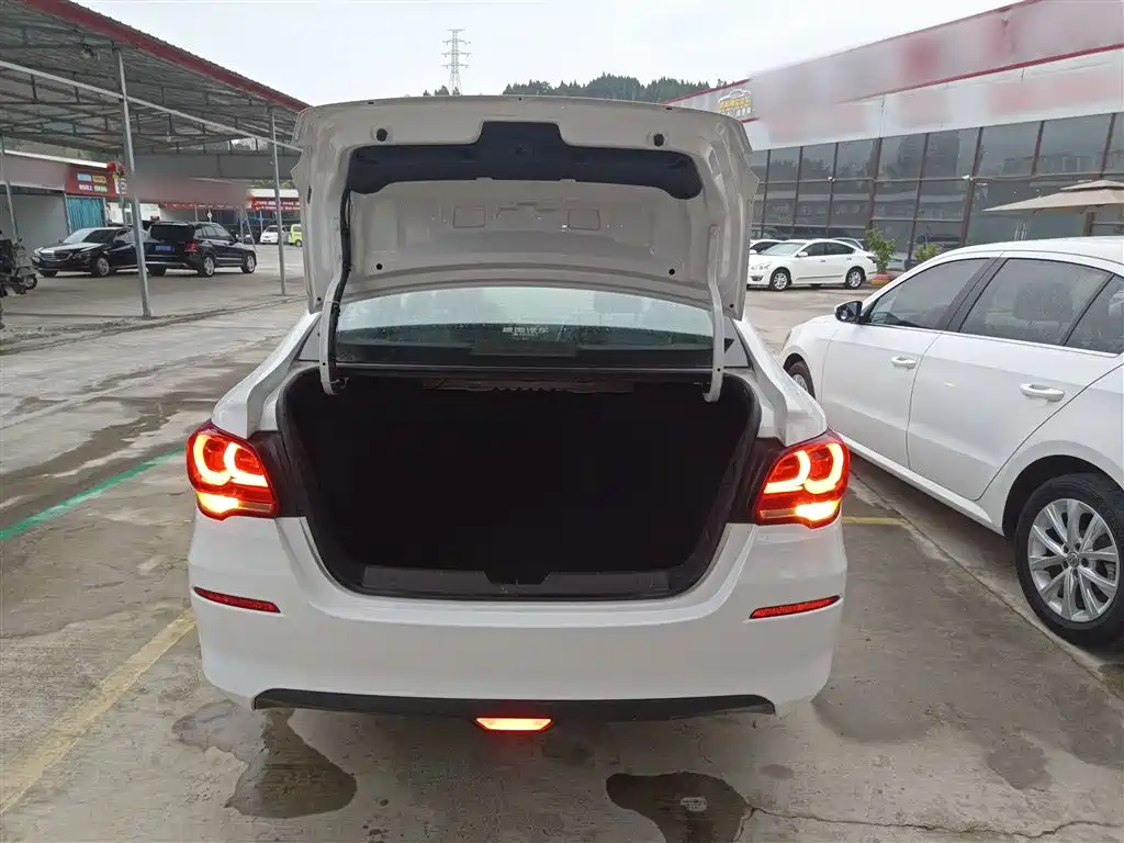 Chevrolet Cavalier 2016 1.5L Manual Enjoyment Edition фото 15