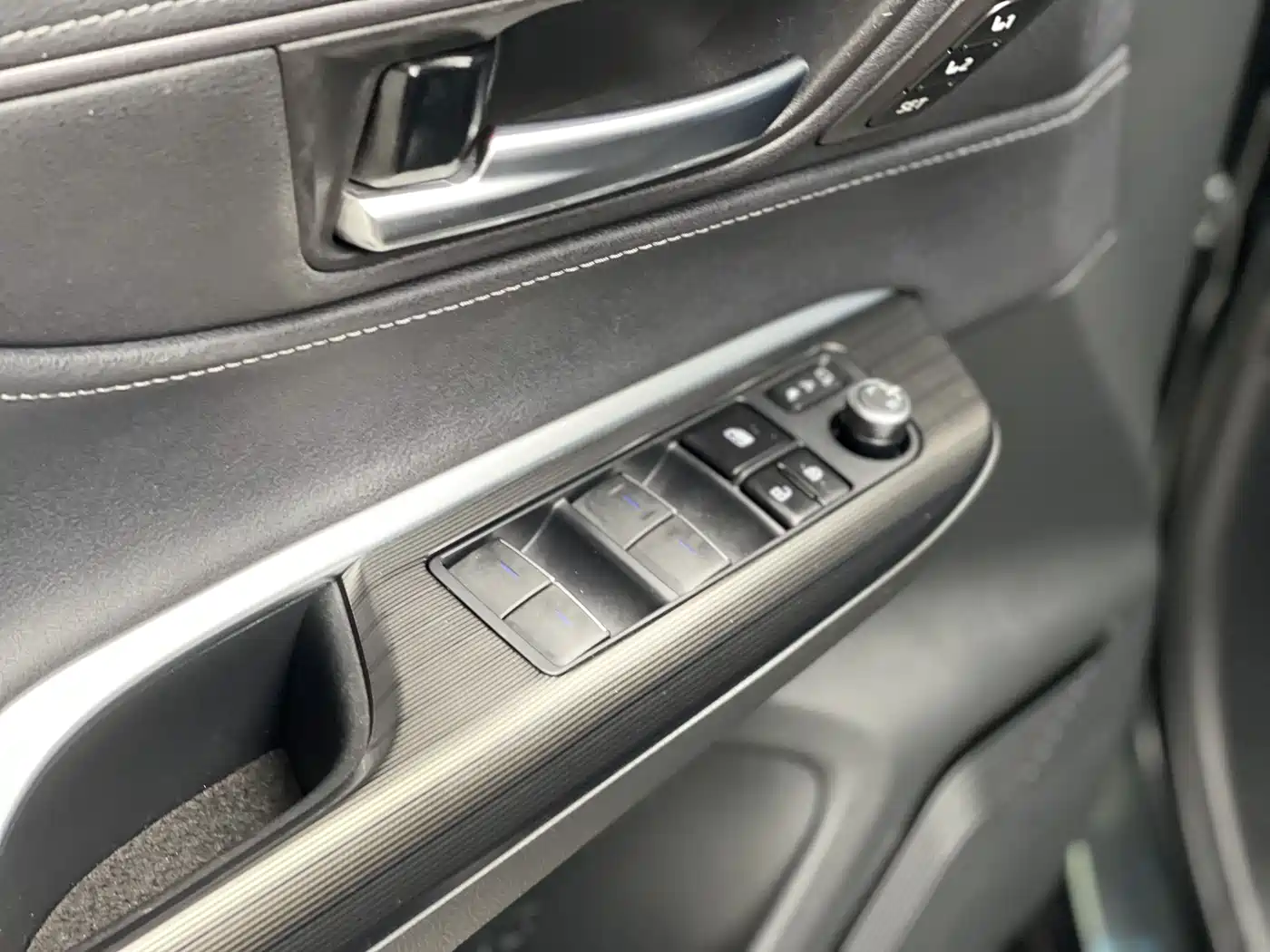 Toyota Lingfang HARRIER 2022 2.0L CVT 2WD Premium Edition фото 28