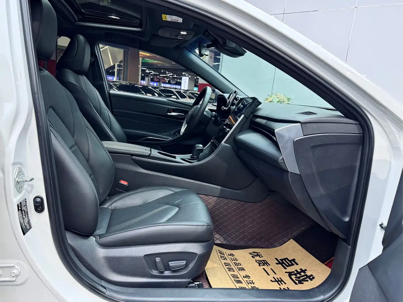 Toyota Avalon 2023 2.0L Luxury Edition фото 17