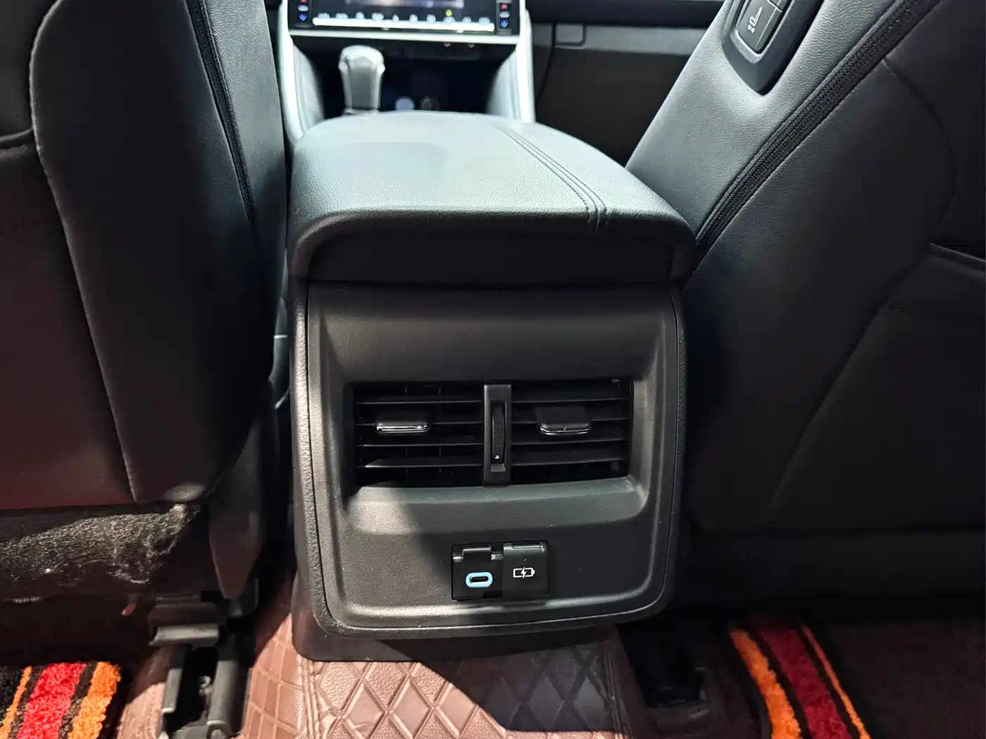 Toyota Avalon 2023 2.0L Luxury Edition фото 18