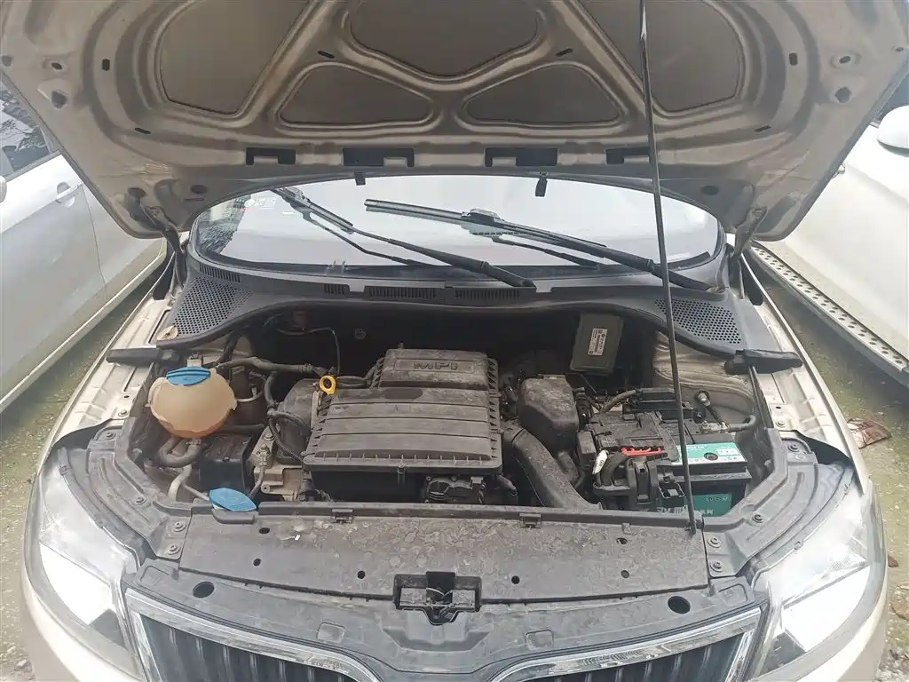 Škoda Rapid 2015 1.6L Automatic Smart Selection фото 20