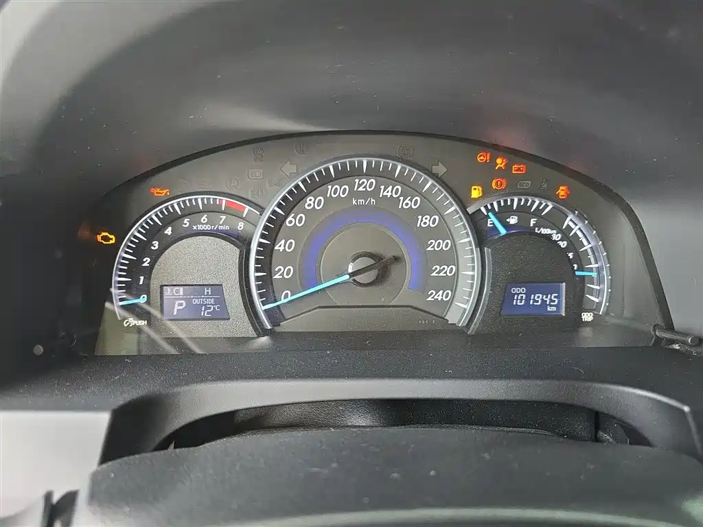 Toyota Camry 2016 2.0G 10th Anniversary Leading Edition фото 12
