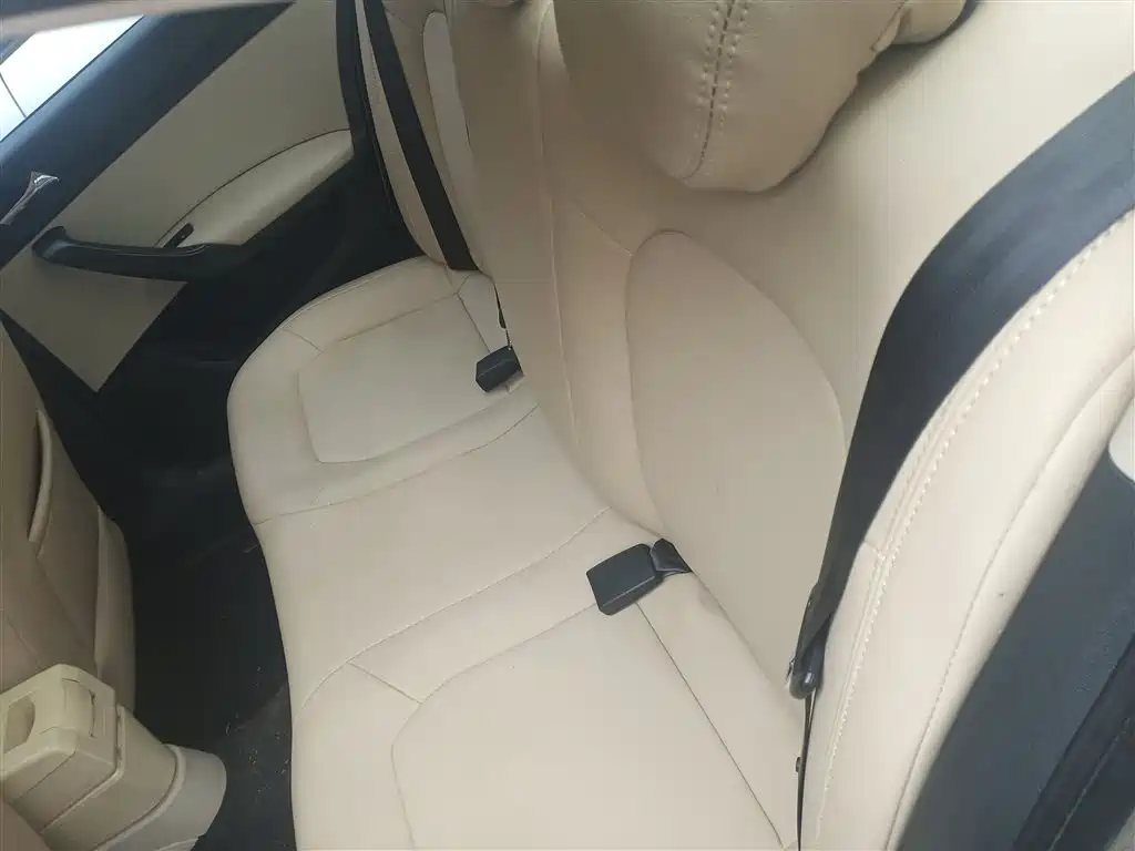 Škoda Rapid 2015 1.6L Automatic Smart Selection фото 17
