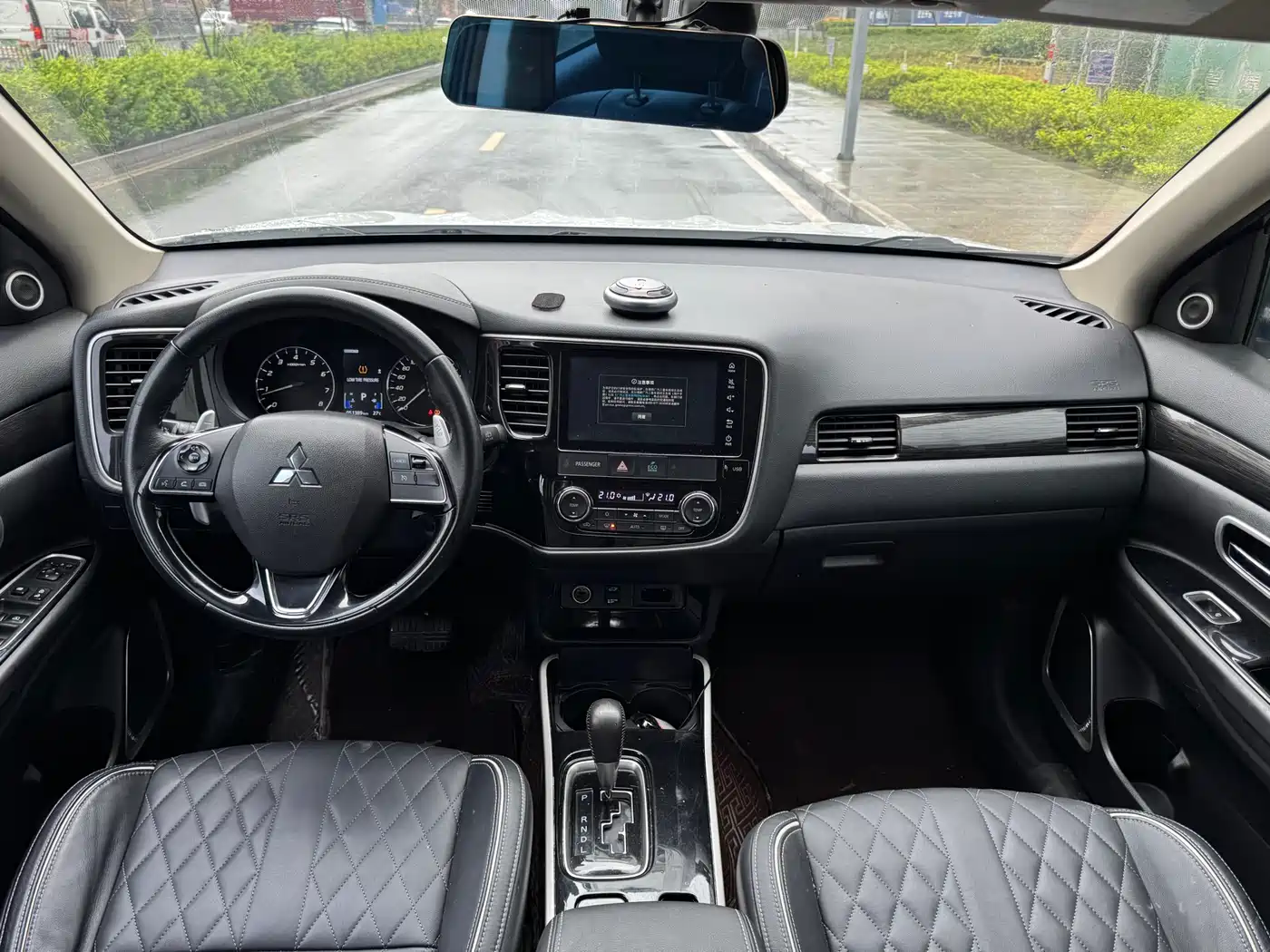 Mitsubishi Outlander 2020 2.4L 4WD Luxury 5-seater фото 9