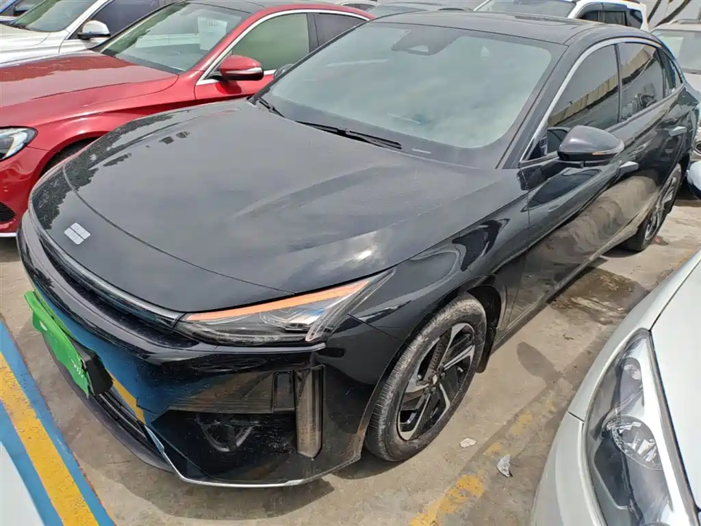 Geely Galaxy Galaxy L6 2024 125km PLUS Soaring Dragon Edition фото 2