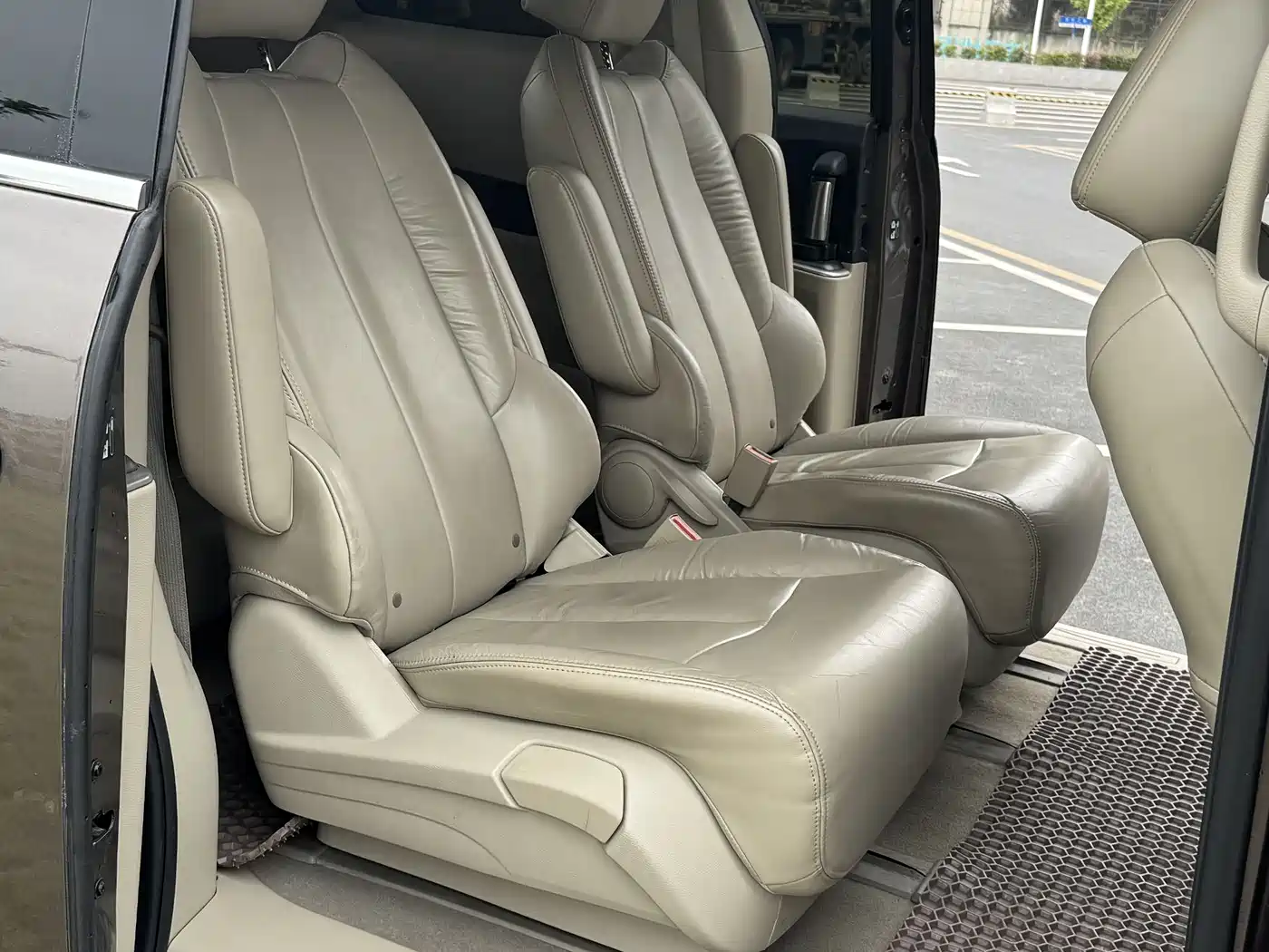 Buick GL8 2015 2.4L Luxury Business Exclusive Edition фото 17