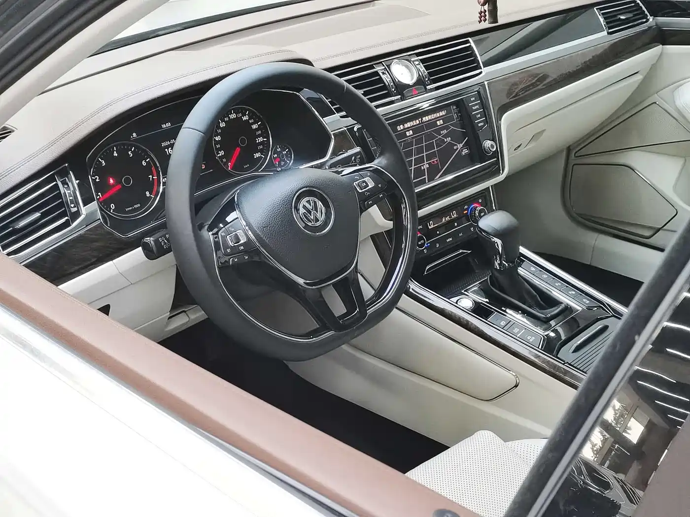 Volkswagen Phideon 2016 380TSI 2WD Executive Edition фото 10