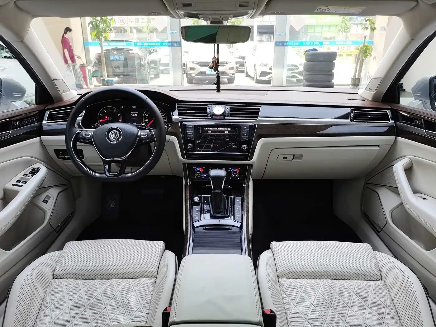 Volkswagen Phideon 2016 380TSI 2WD Executive Edition фото 11