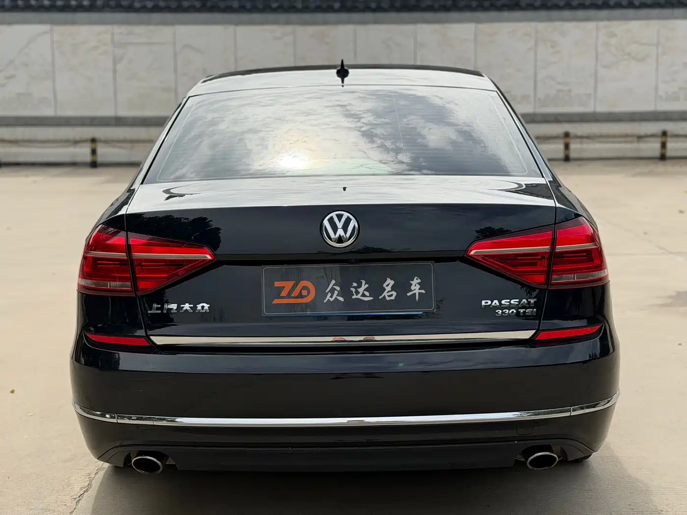 Volkswagen Passat 2017 330TSI DSG Luxury фото 13