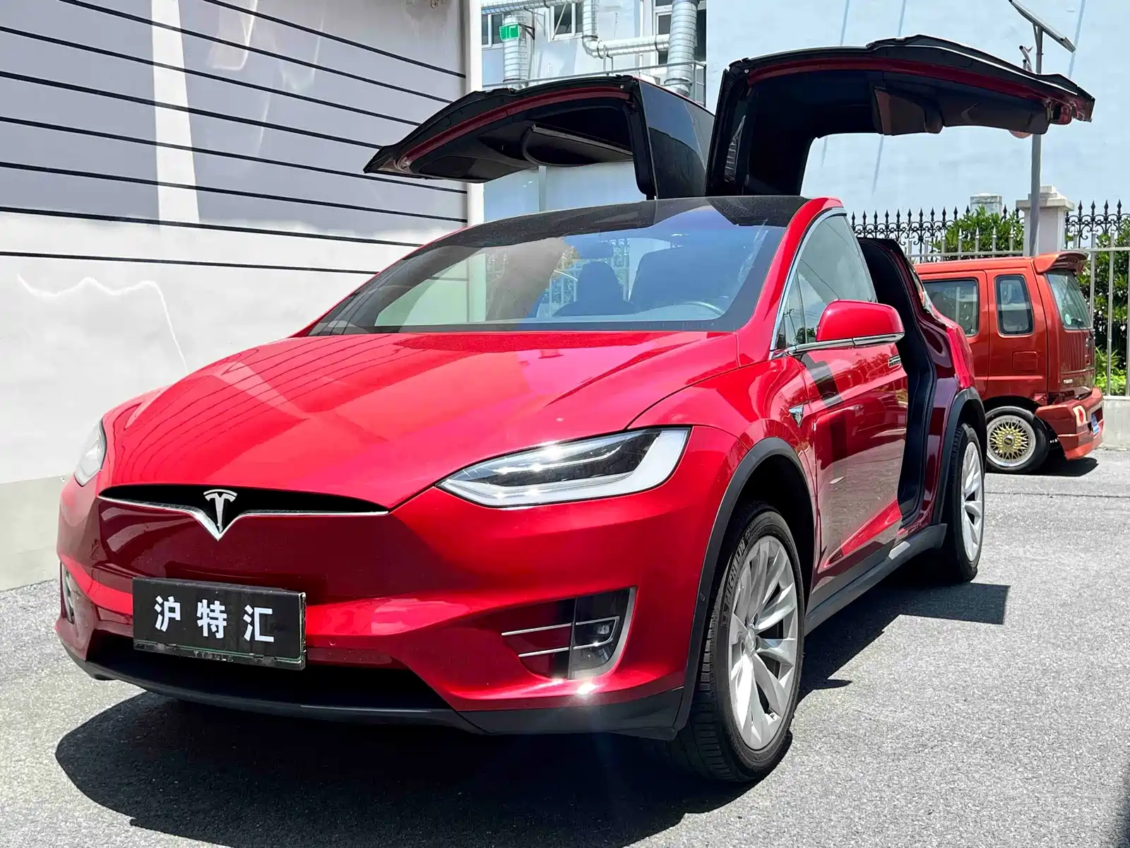 Фото 1 - Tesla Model X