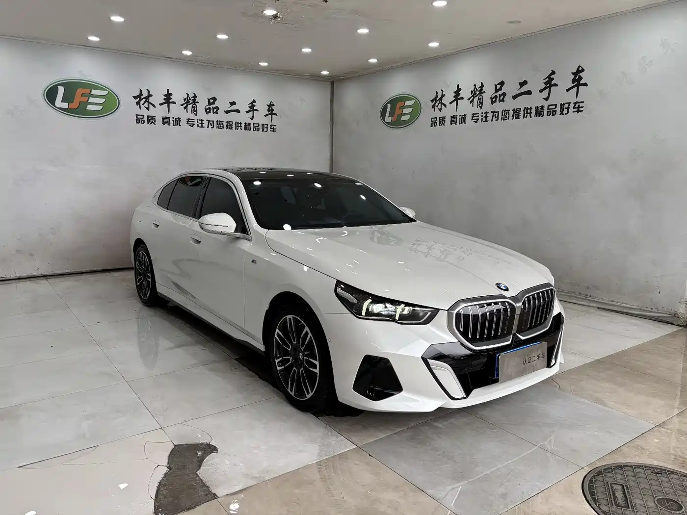 BMW 5 Series 2024 530Li Leading M Sport Package фото 4