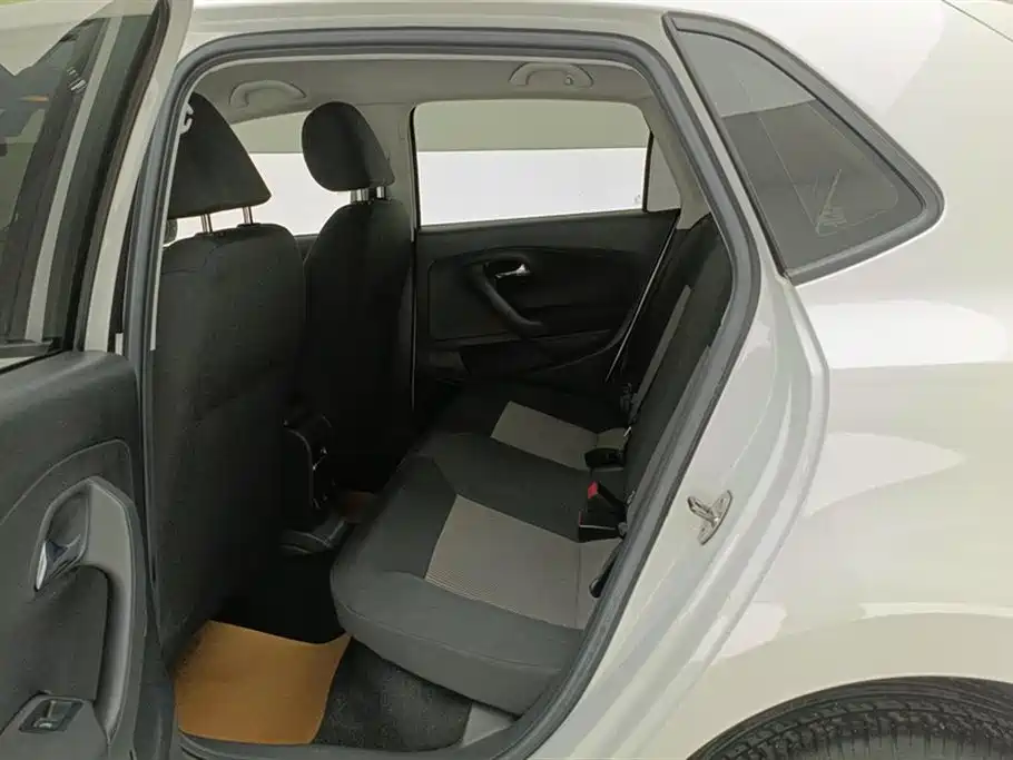 Volkswagen Polo 2018 1.5L Manual Safe Drive фото 11