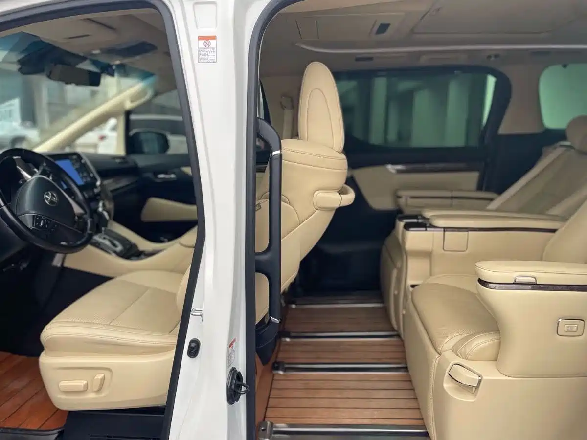 Toyota Alphard 2021 Hybrid 2.5L Ultimate фото 13