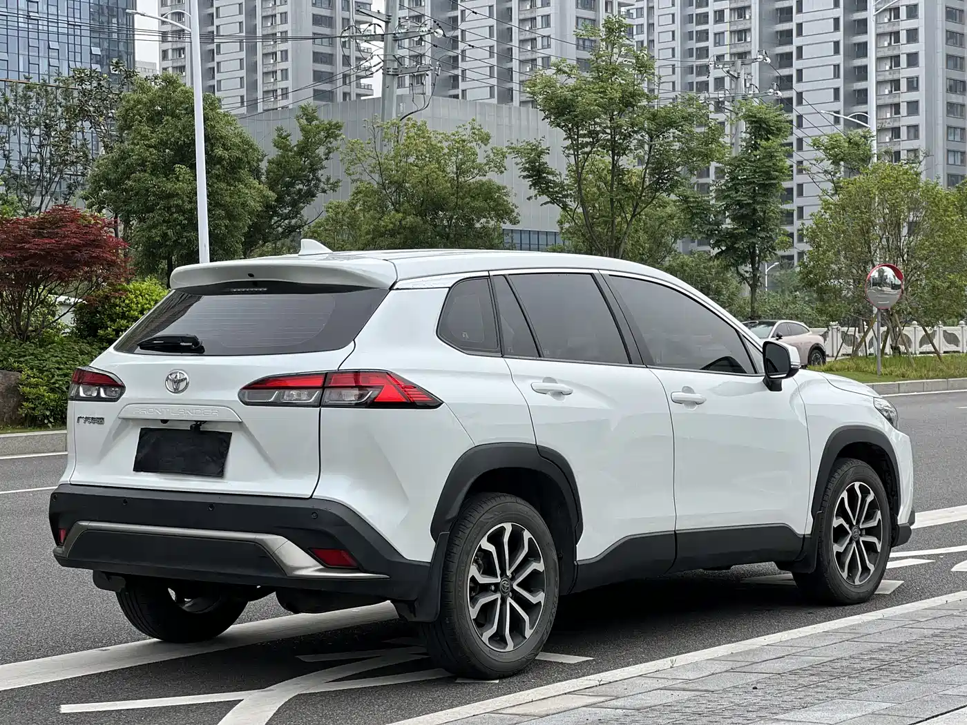 Toyota Frontlander 2022 2.0L CVT Luxury Edition фото 8