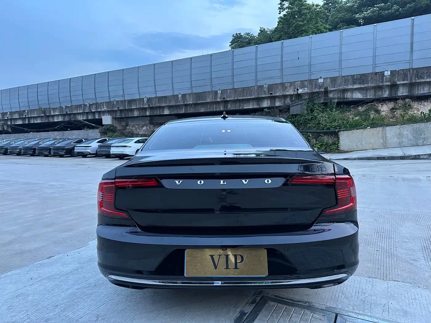 Volvo S90 2024 B5 Momentum Luxury Edition фото 8