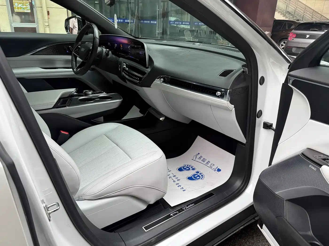 Cadillac IQ Rui Ge 2022 RWD Long Range Luxury Edition фото 12
