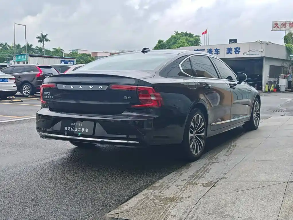Фото 16 - Volvo S90