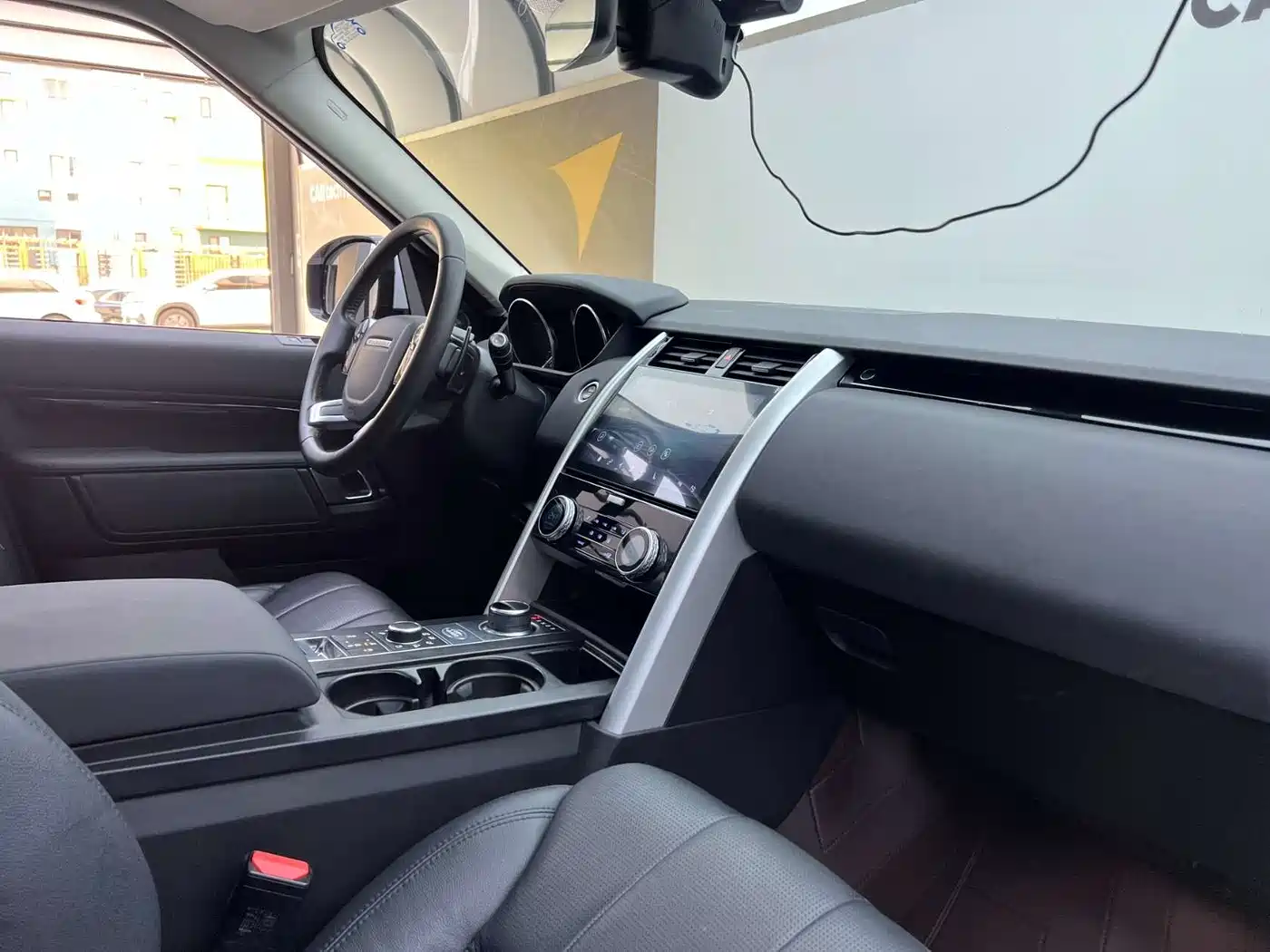 Land Rover Discovery 2019 3.0 SC V6 SE фото 5