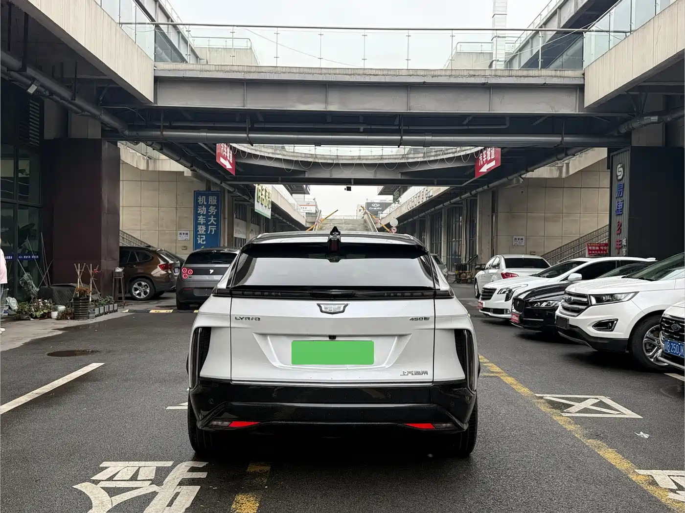 Cadillac IQ Rui Ge 2022 RWD Long Range Luxury Edition фото 8