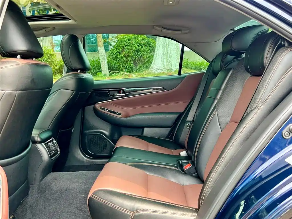 Toyota Crown 2018 2.0T Sport Edition фото 8