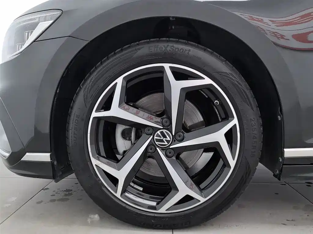Volkswagen Magotan 2023 Model 2 Million Commemorative Edition 330TSI DSG Luxury фото 17
