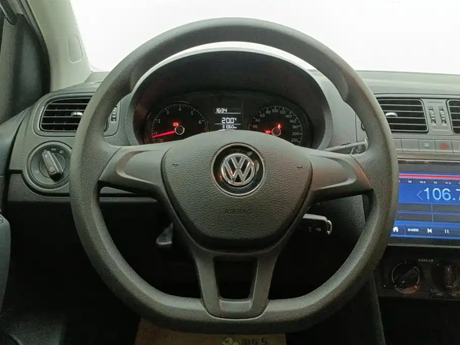 Volkswagen Polo 2018 1.5L Manual Safe Drive фото 15