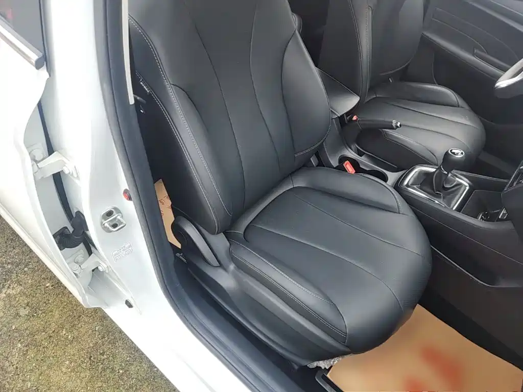 Photo 25 - Roewe i5