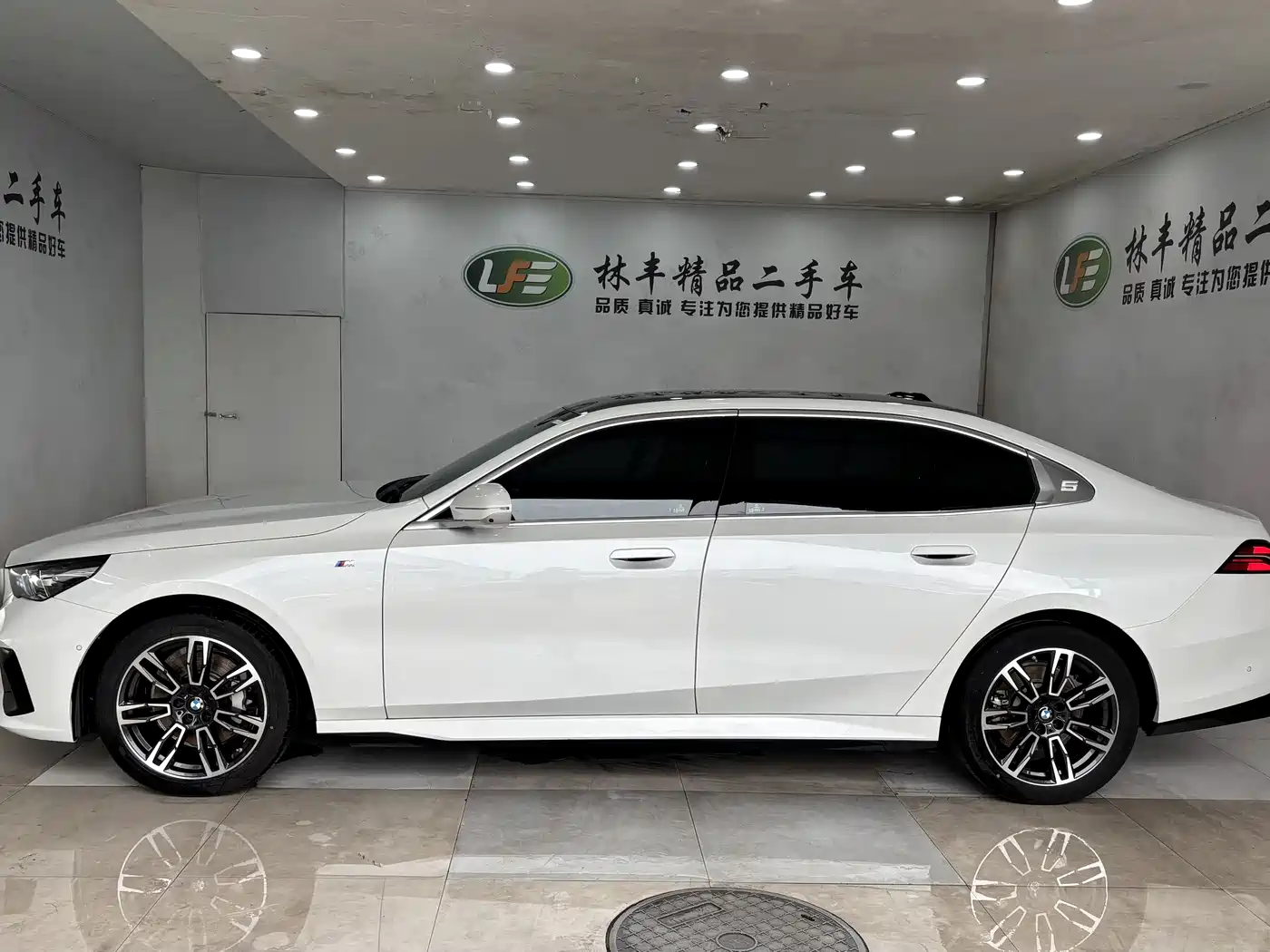 BMW 5 Series 2024 530Li Leading M Sport Package фото 5