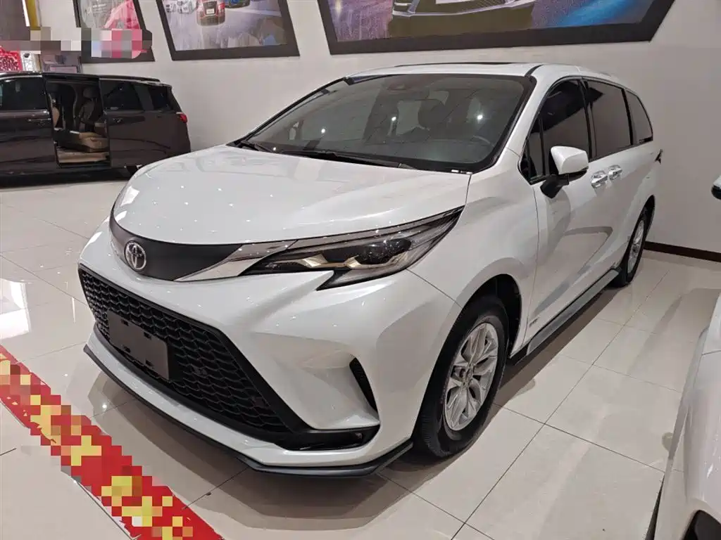 Toyota Granvia 2024 2.5L Hybrid Comfort фото 2