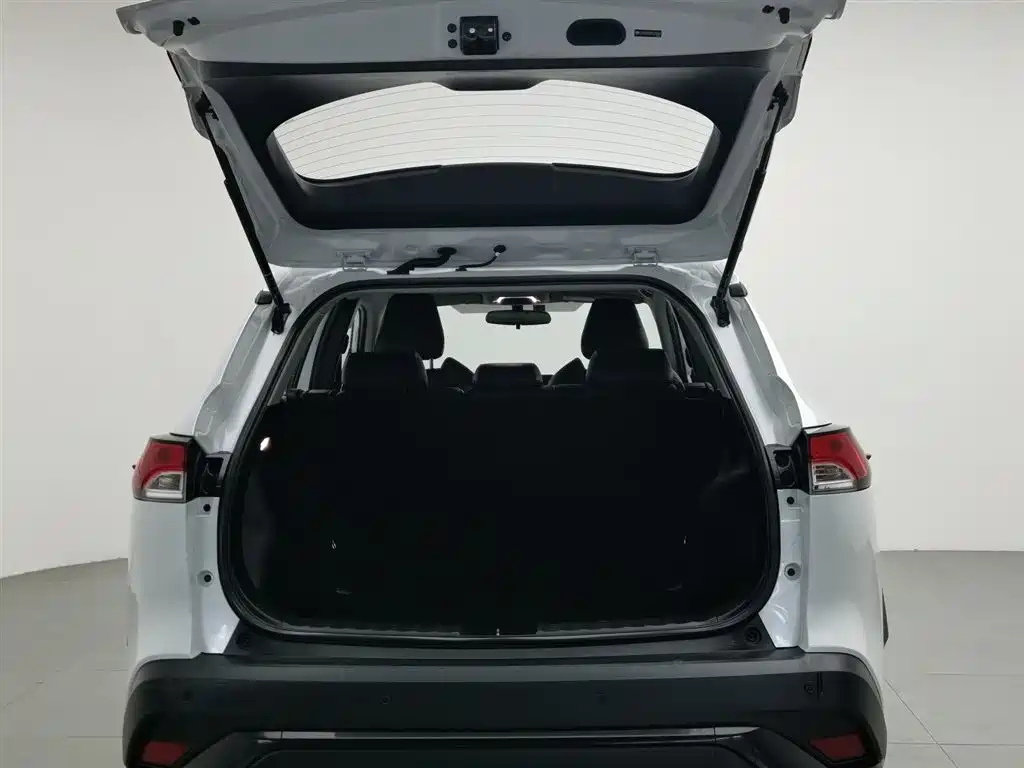 Toyota Frontlander 2022 2.0L CVT Elite фото 16