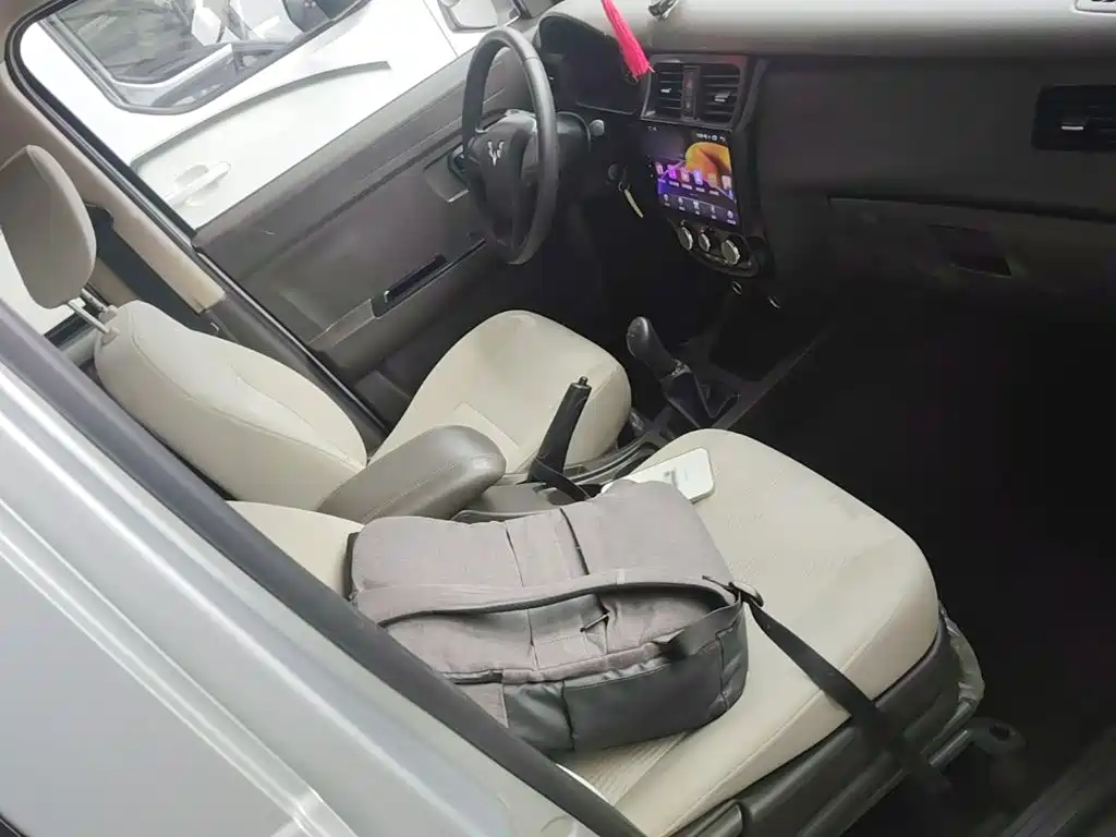 Wuling Motors Wuling Rongguang V 2017 2016 1.5L Standard