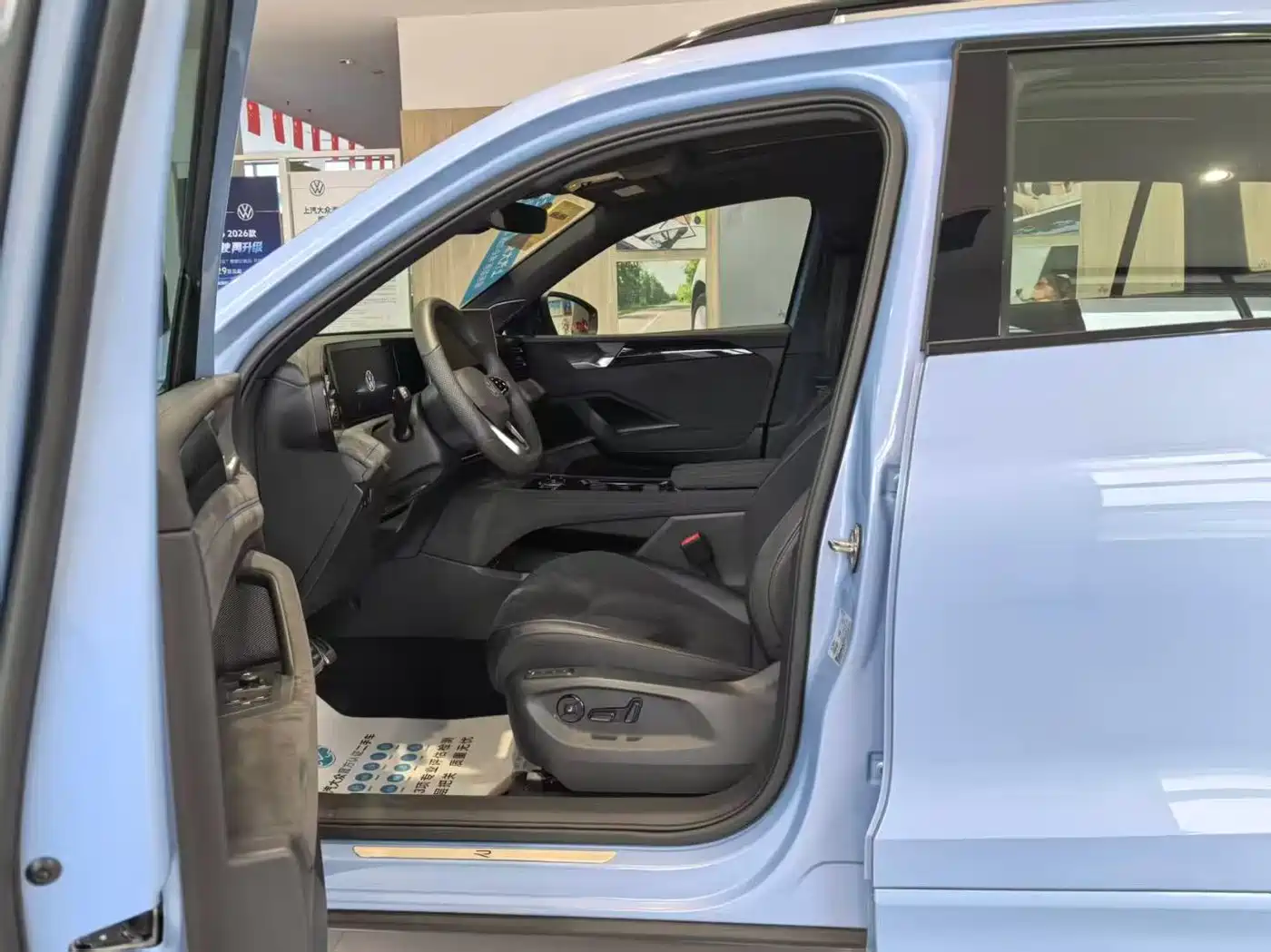 Volkswagen Tiguan L 2024 PRO 380TSI 4WD R-Line Premium Edition фото 4