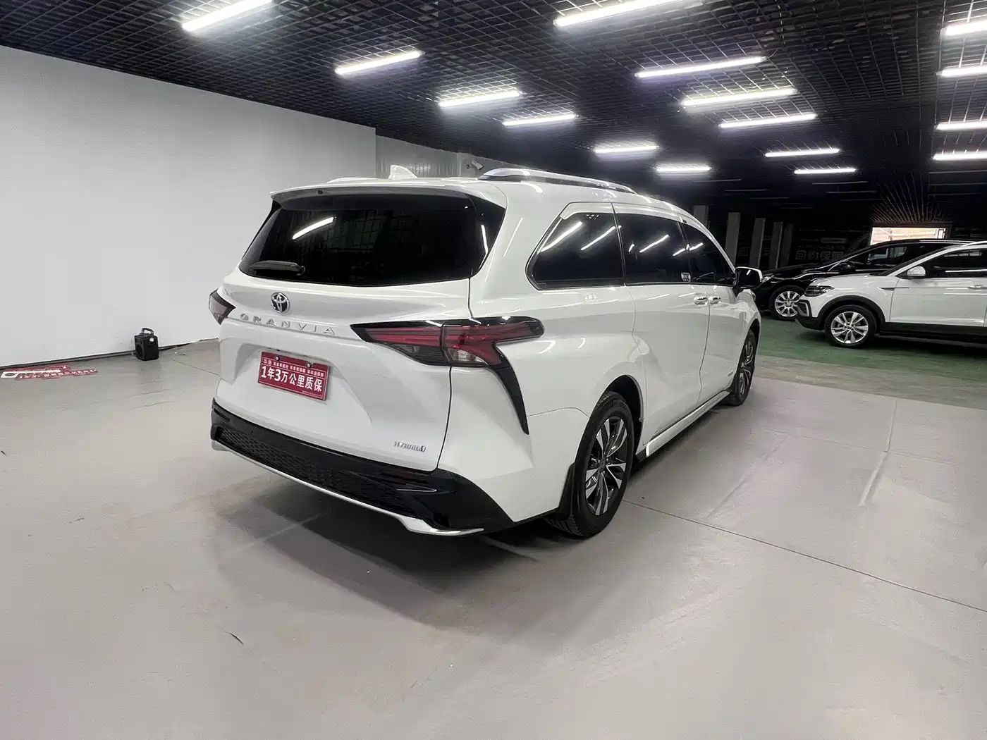 Toyota Granvia 2024 2023 2.5L Hybrid Luxury Edition