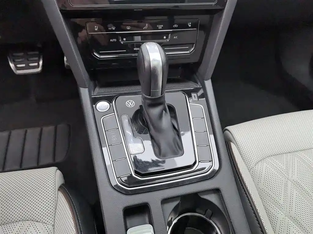 Volkswagen Magotan 2023 Model 2 Million Commemorative Edition 330TSI DSG Luxury фото 13