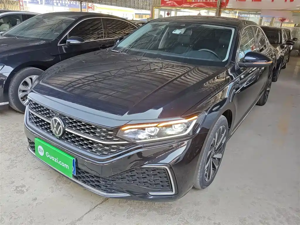 Volkswagen Passat 2022 330TSI Starlight Luxury Edition фото 2