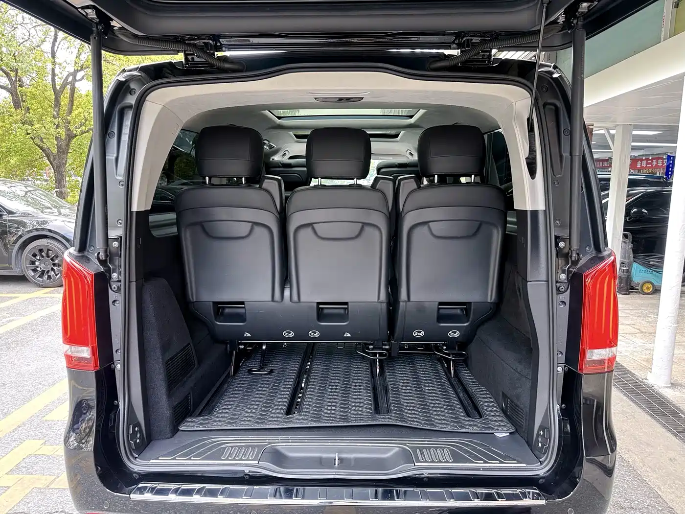 Mercedes-Benz V-Class 2021 V 260 L Long Wheelbase Luxury Edition фото 10