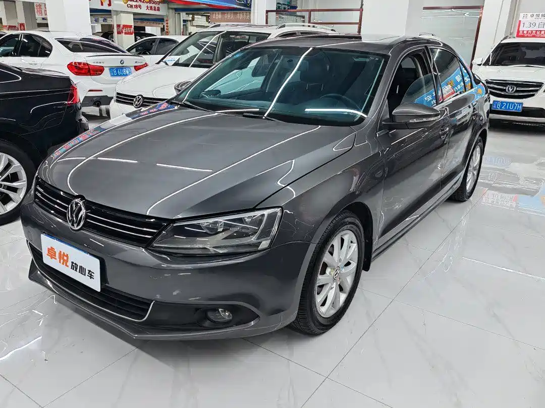 Volkswagen Sagitar 2012 1.6L Automatic Comfort Type фото 3