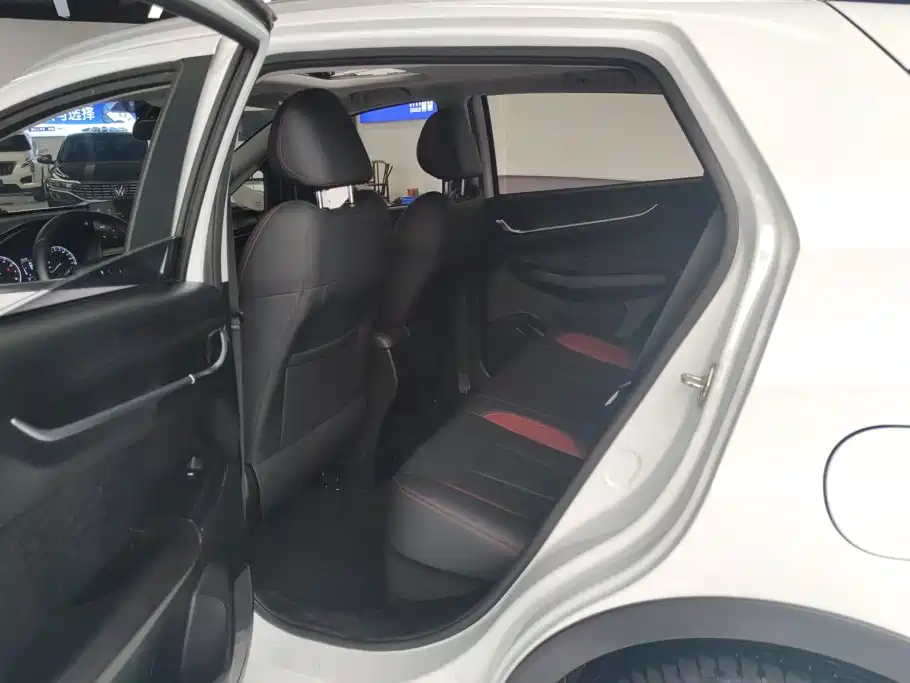 Фото 11 - Geely Vision X3