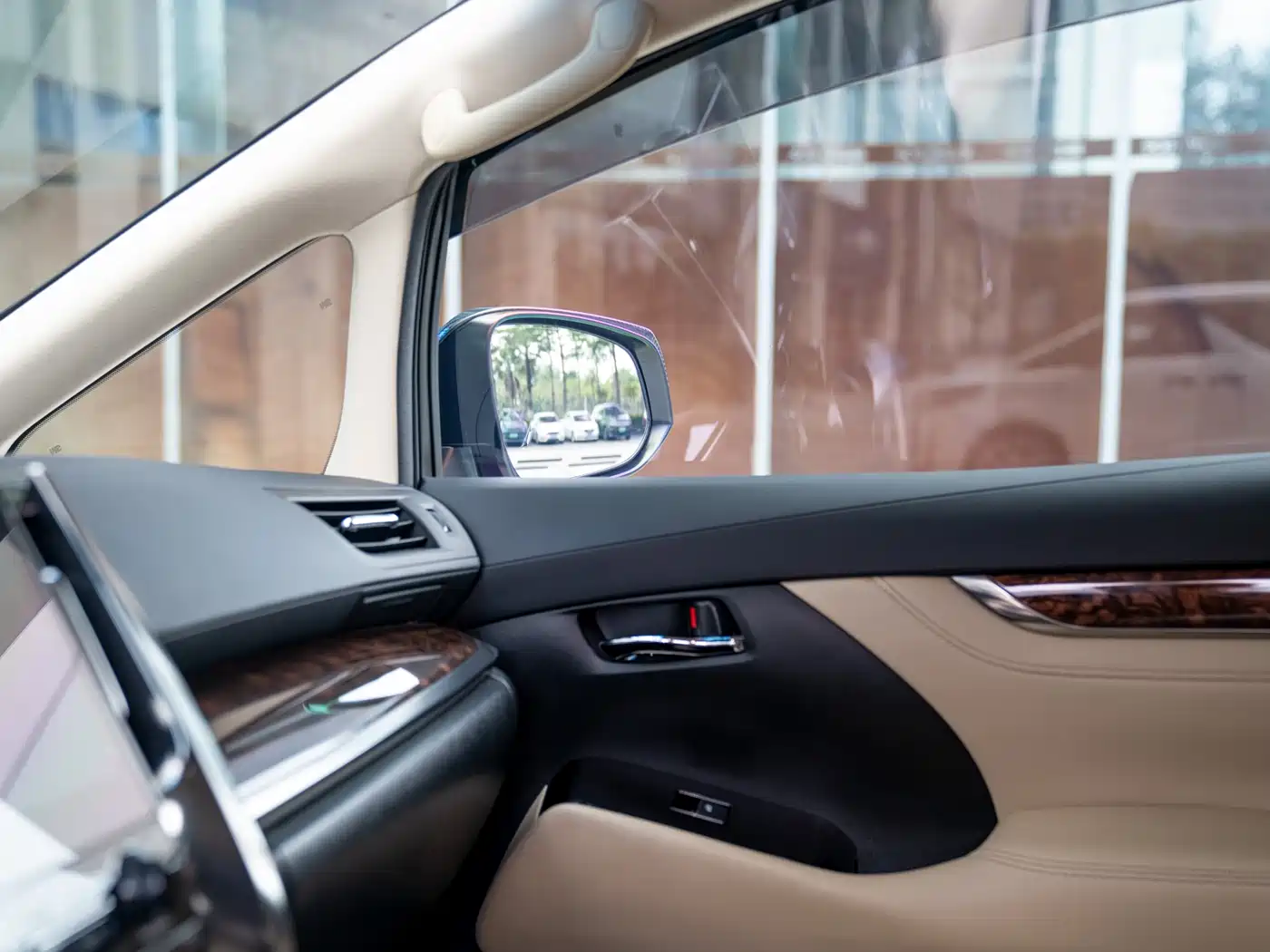 Toyota Alphard 2020 Hybrid 2.5L Luxury Edition фото 14
