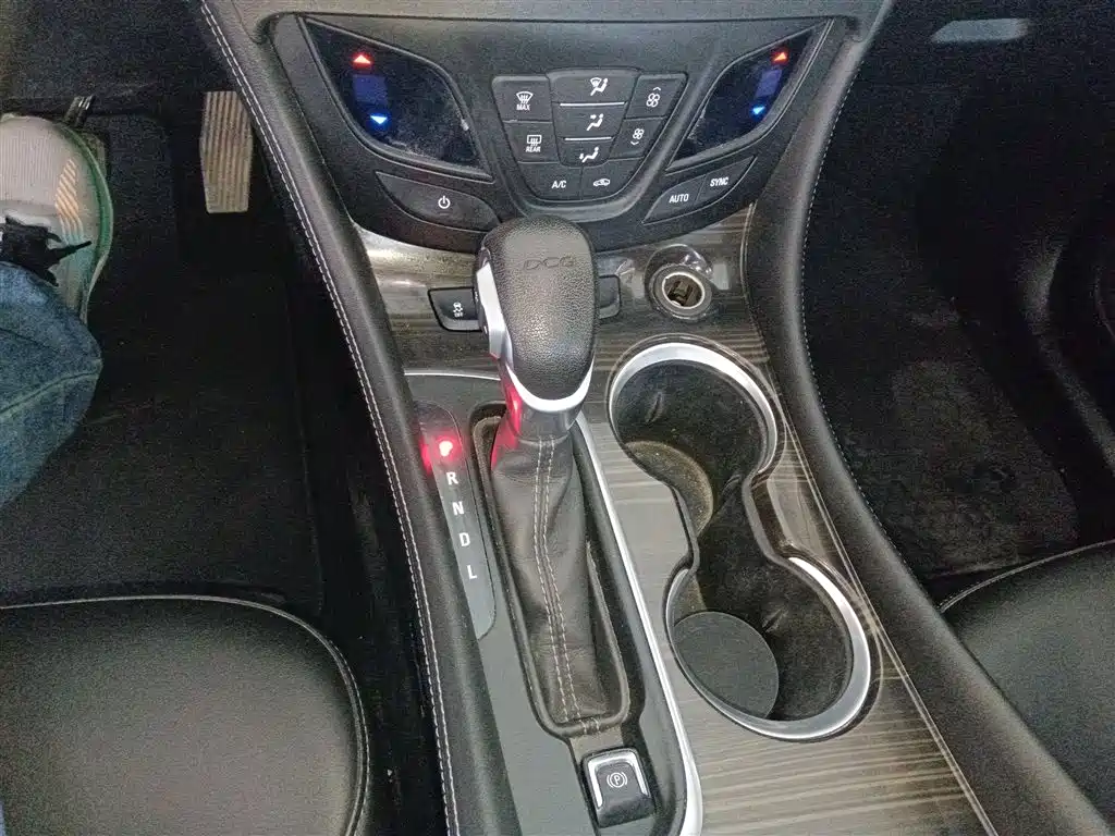 Buick Envision Plus 2020 20T FWD Leading фото 10