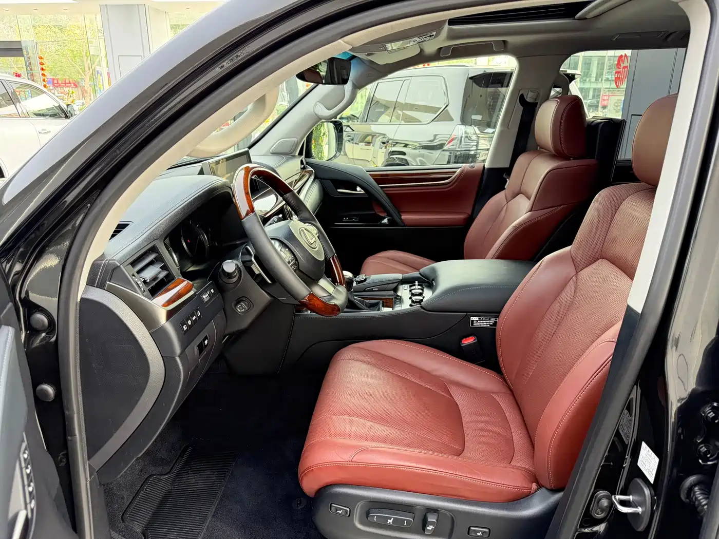 Lexus LX 2017 570 Prestige Luxury фото 4