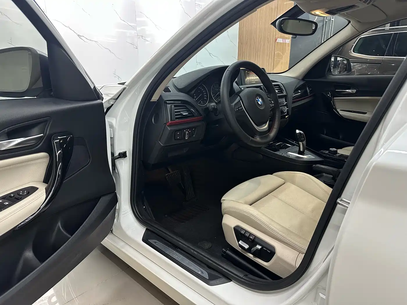 BMW 1 Series (Import) 2015 120i Sport Design Package фото 7