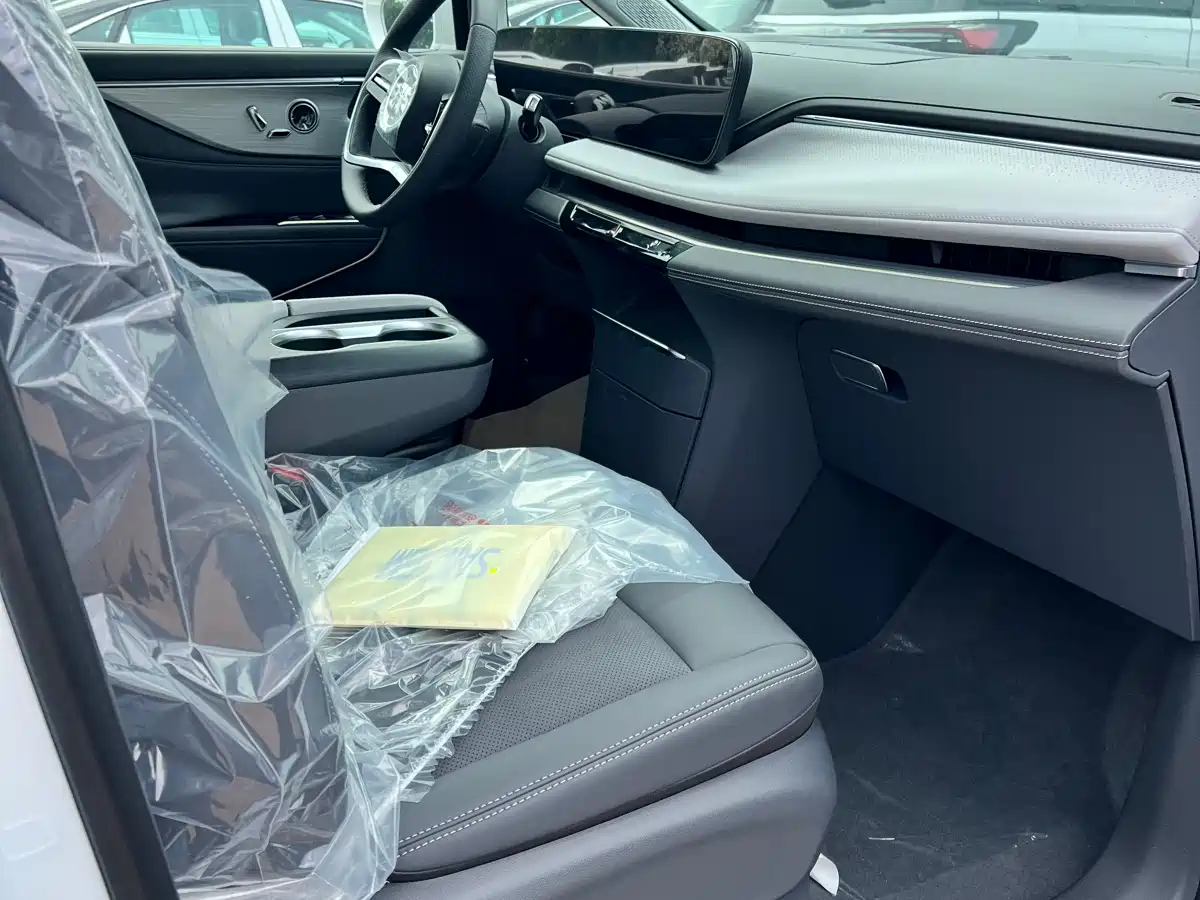 Buick GL8 2026 Luzun Premium Edition фото 6