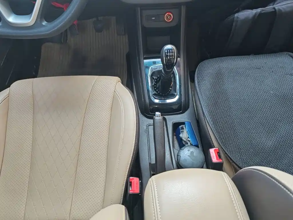 Baojun 310W 2018 2017 1.5L Manual Fashion Edition (China V)